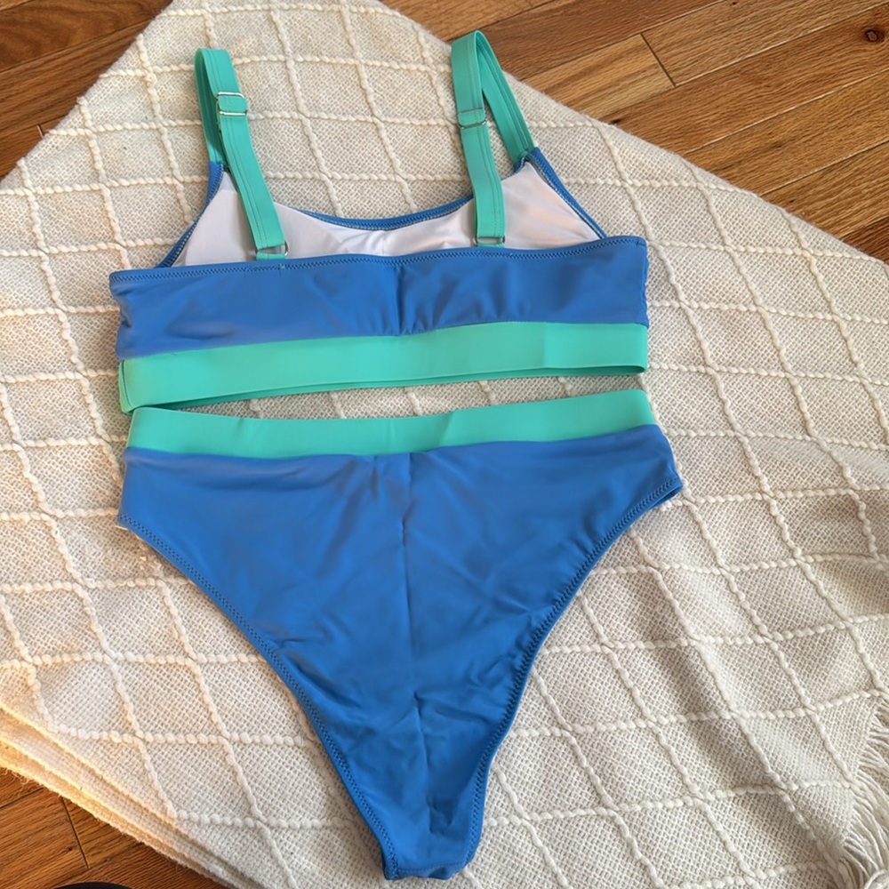 Bikini - Picture 7 of 7
